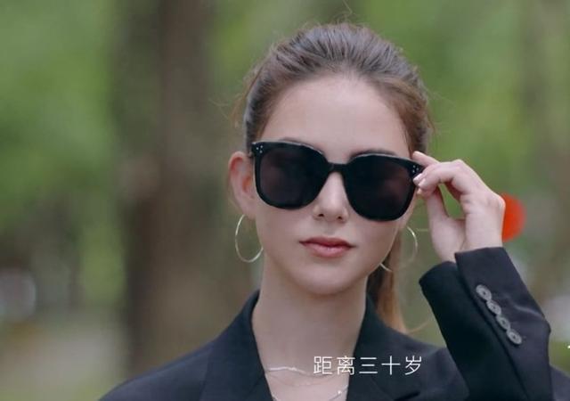 昆凌回应“靠老公”，回忆原生家庭称：人生一定要当妈妈弥补遗憾