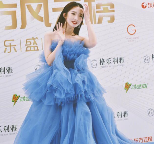 久违的红毯太糟心！周深没抹匀粉底，王源眼神涣散状态不佳