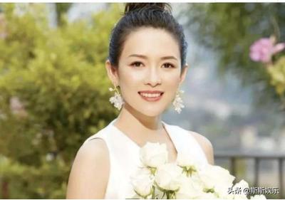 章子怡与闺蜜出游，小腹凸出疑怀孕 网友：这是学张艺谋生3胎吗？