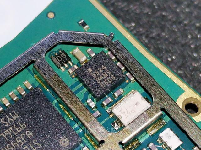 內置機械硬盤！諾基亞曾經的黑科技手機N91詳細拆解+硬件簡單分析