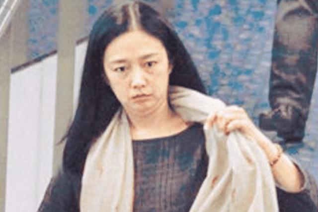 她纠缠刘德华30年，分手要求“借精”留念？难怪朱丽倩不待见她