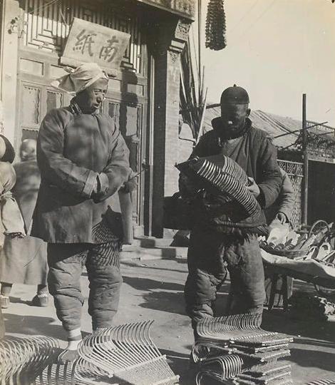 100年前中国人摆的各种地摊，也许对你有启发