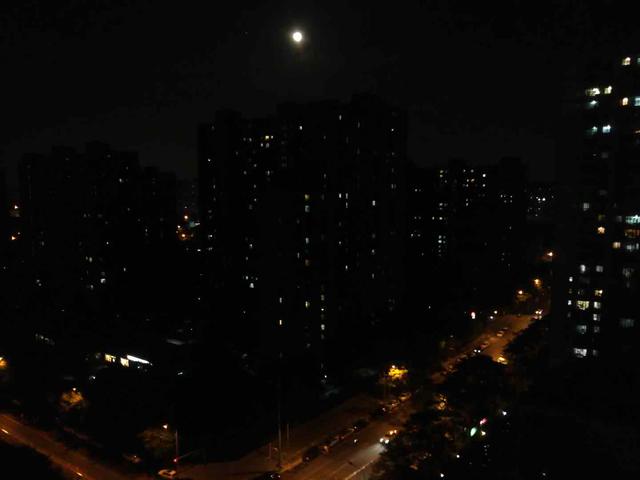 共工日报特约诗人：七绝·仲夏京城观景