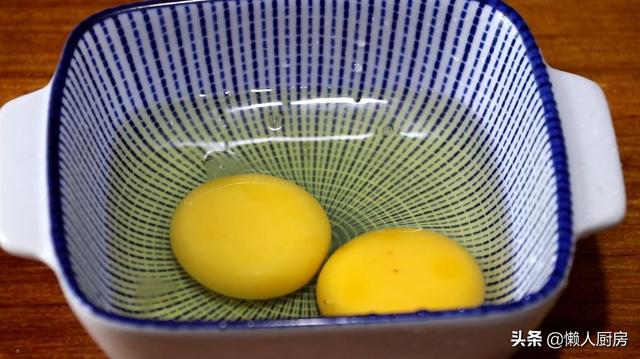 天热喝什么汤？嫩滑的豆腐，酥软的蛋皮，教你做豆腐蛋皮汤