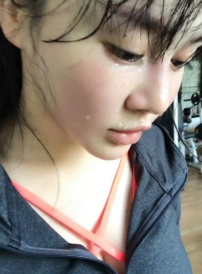 邹市明老婆恶心图片