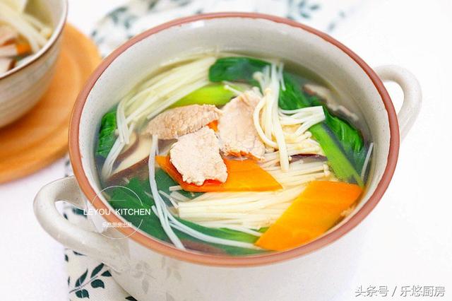 入秋后多喝这道汤，颜色丰富，清润补水，还不会长胖