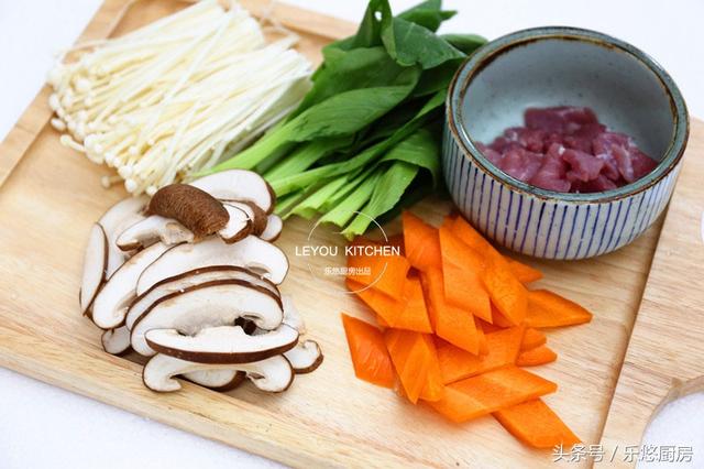 入秋后多喝这道汤，颜色丰富，清润补水，还不会长胖