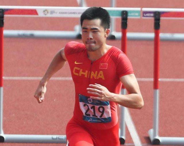 谢文骏110米栏夺冠