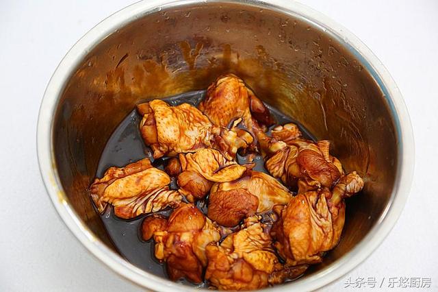 不用开火，几步做出的鸡肉，好吃到想舔手指，关键就是那碗料汁
