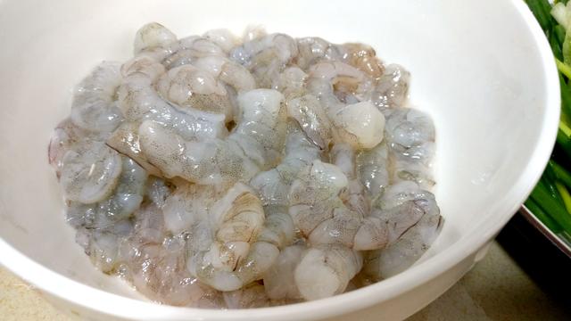 虾仁最经典的吃法，做法简单，鲜甜又脆口，整整一斤虾都不够我吃