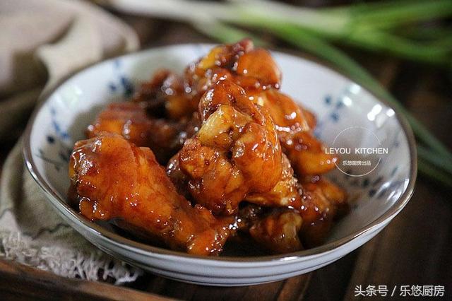 鸡翅根，肉多骨头少，十几块钱做一盘，孩子最喜欢，连吃好几个