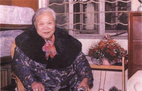 中国公认8位传奇女特工，有一位葬在八宝山，墓