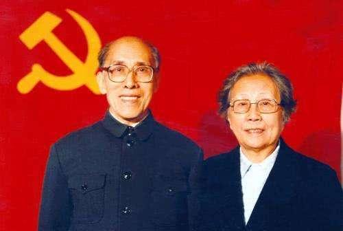 中国公认8位传奇女特工，有一位葬在八宝山，墓