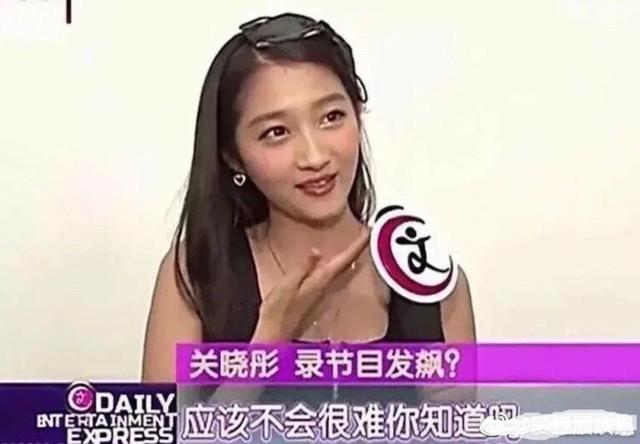 原来关晓彤当年这么自恋？自称像她这样的人去“索吻”，不会很难