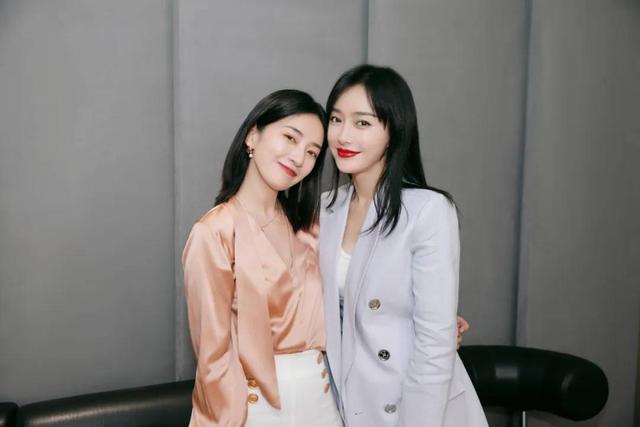 线上追剧、线下追星，“怪美的一日经纪人”打