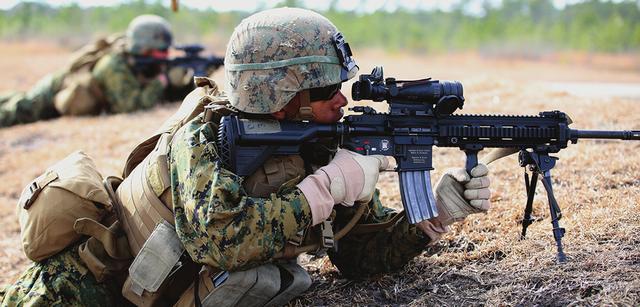 倾泻火力还是节省弹药？从轻机枪供弹方式看中