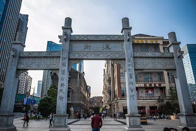 武汉豪车最多的7家停车场大曝光！贫穷限制了你