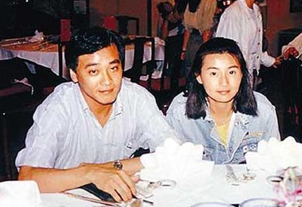 与妻子相约丁克18年，香港名导尔冬升为何一转身就和女友生孩？