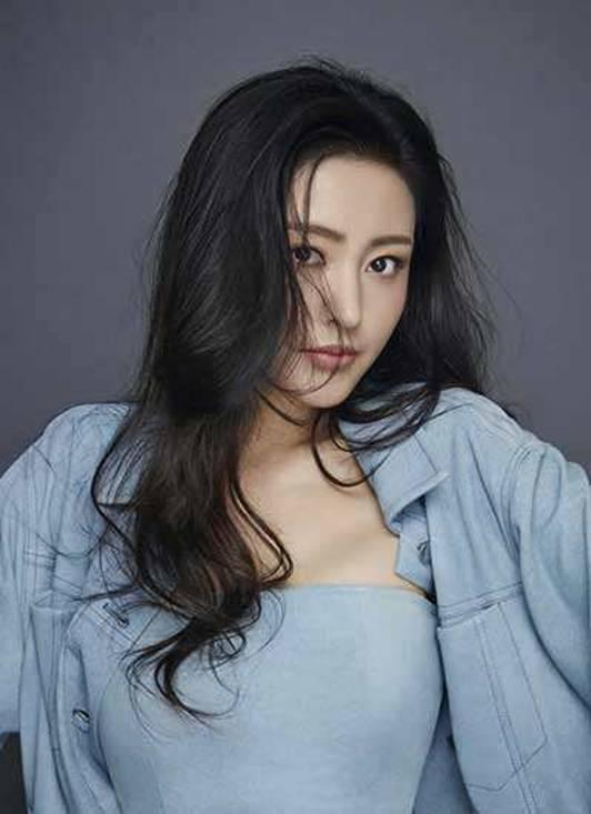 张天爱综艺上大胆测“三围”，当镜头拉近后，