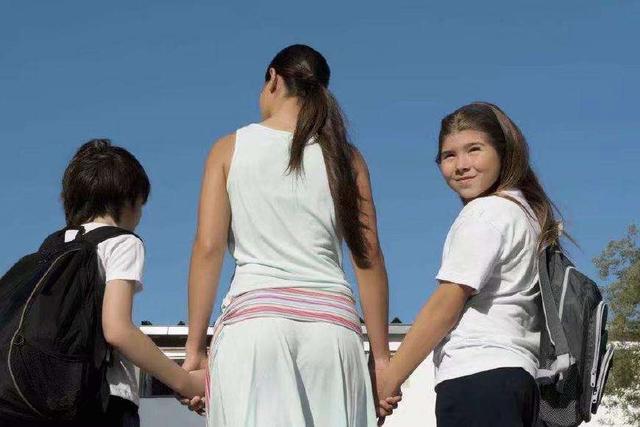 带着孩子离婚的女人，这几个原因让她们不会再