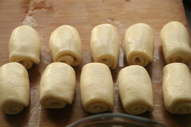 家里有面粉试试这样吃，层次多又酥脆，食材简单，做法一看就会