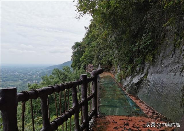 雨后登荣昌古佛山，家乡好风光使人陶醉