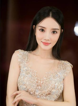 杨幂VS李小璐：“少女心”的皮和魂