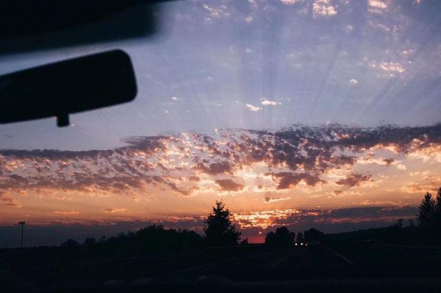 希望国人别再跪着了，站着看世界不好吗