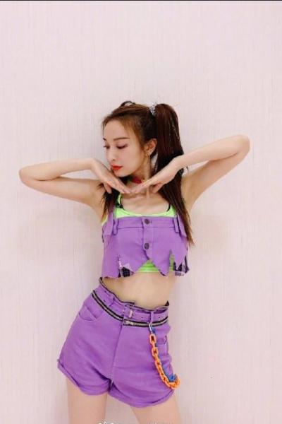 吴昕双马尾造型最近走红！曾被吐槽打酱油，如