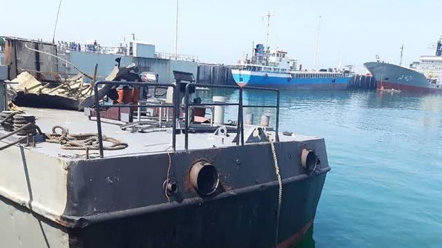 伊朗军舰遭遇袭击！被反舰导弹击穿几十人伤亡，大批美舰赶往现场