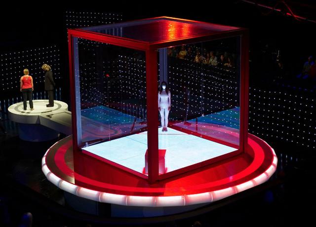 我的小电视美版精彩面世，狗狗绑上摄像机拍摄明星豪宅