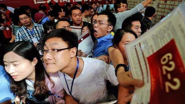 买房需要摇号，买到转手就赚几百万！是买房还