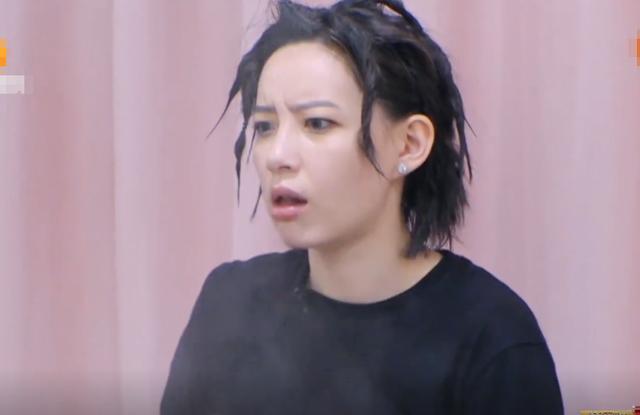 被问淘汰后还回节目吗，张雨绮回答超霸气，李斯丹妮表情太真实了