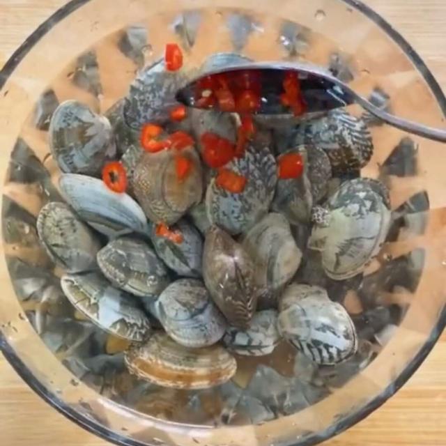 家里來客人啦，沒有拿手菜這道蒸花蛤，絕對讓你的廚藝紅遍朋友圈