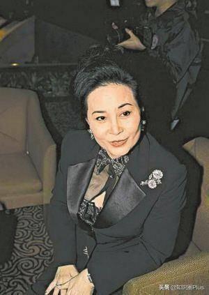 何鸿燊何氏家族悼文，留下四房十七杰，详细了