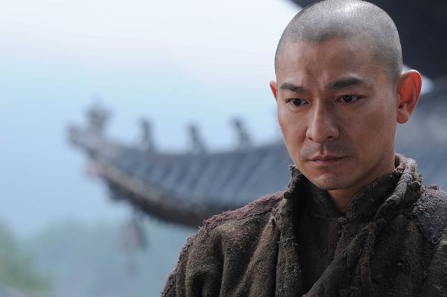 让梁家辉甘愿当书童，让成龙羡慕到眼红，他的一个字竟拍价几十万