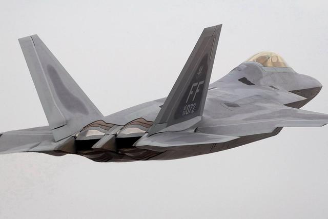 接近10架墜毀？F22雖強但頻頻出事，殲20順理成章摘得桂冠