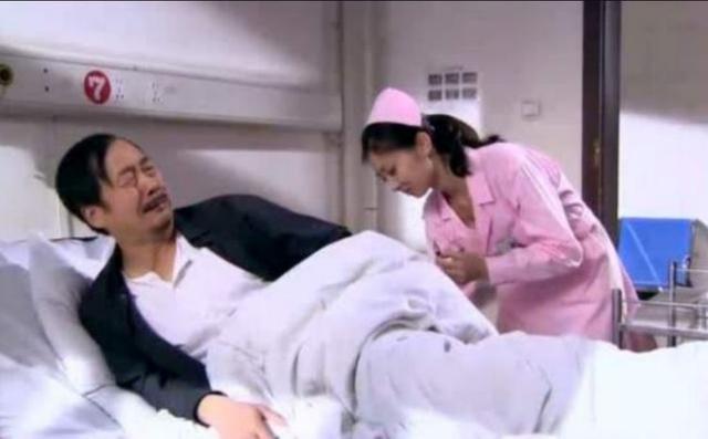 护士怎么去避免病人的“隐私部位”？听到小护士的回答，网友蒙了