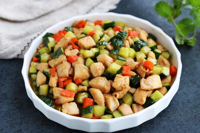 夏日家常菜，食材雖然簡單，但卻是葷素搭配中的極品，下飯更解饞