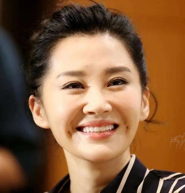 51岁的许晴：情史如此丰富，为何至今仍单身？网友表示：不敢娶