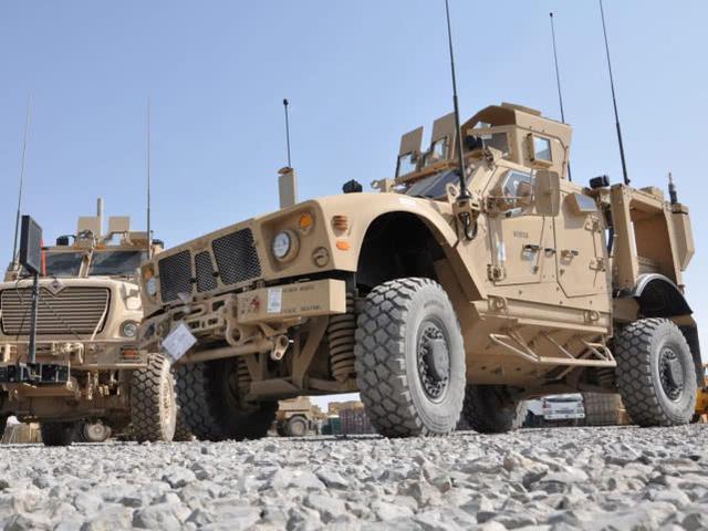 被打怕了？阿联酋将向美国采购4569辆防雷车，连