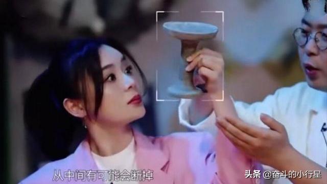 郭京飞王珞丹坐雕塑被批！官方正式回应，杠精请退下