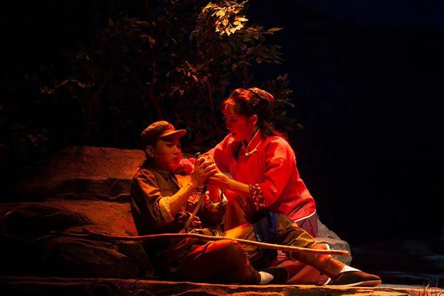 &ldquo;红心向党永歌唱&rdquo;主持人月阳与豫剧《红嫂颂》部分主创畅聊台前幕后