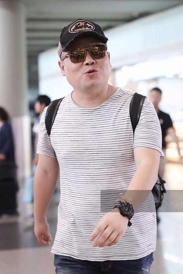 曹云金再次高调炫富，不炫豪车炫名酒，岳云鹏的一盘饺子足以秒杀