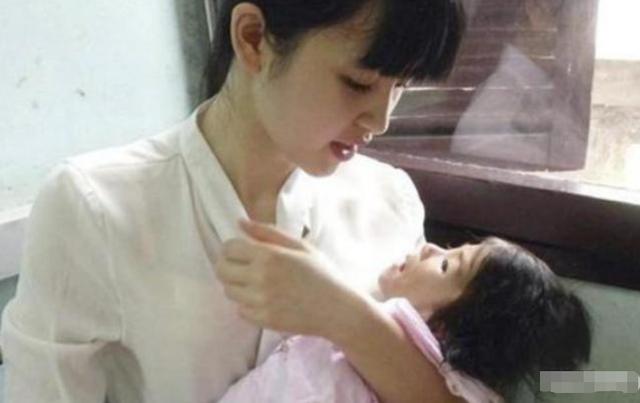 24岁网红收养“皮包骨”女孩，当初被质疑炒作，如今怎么样了