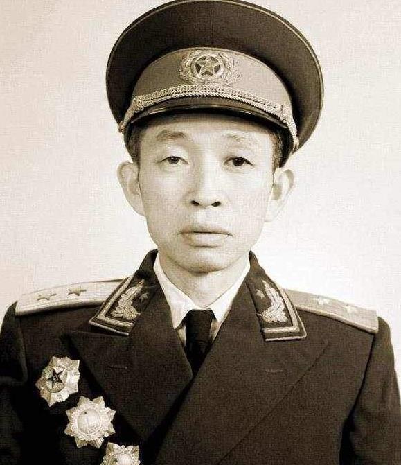 他被称为是不可多得的虎将，抗战中顺手牵羊，