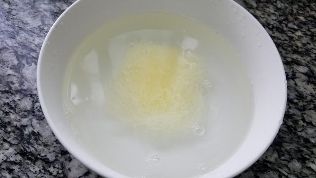 又香又好吃的酸菜肉丝粉，做法跟材料很简单，想吃就做