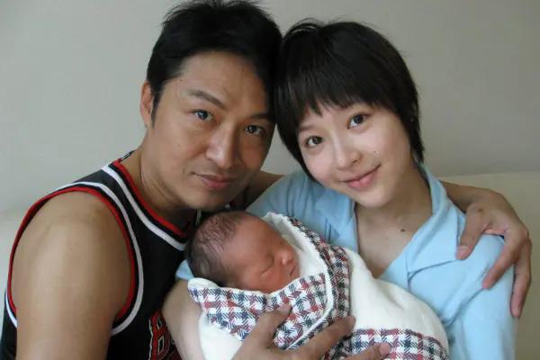 24岁未婚先孕，与影帝丈夫相爱10年分道扬镳，如今为孩子复出！