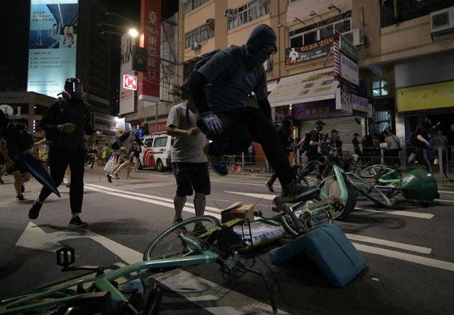 公开承诺“港独”护照？香港暴徒开心不已，然