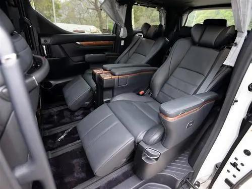 要满足一家老小出门，选SUV还是MPV更靠谱？